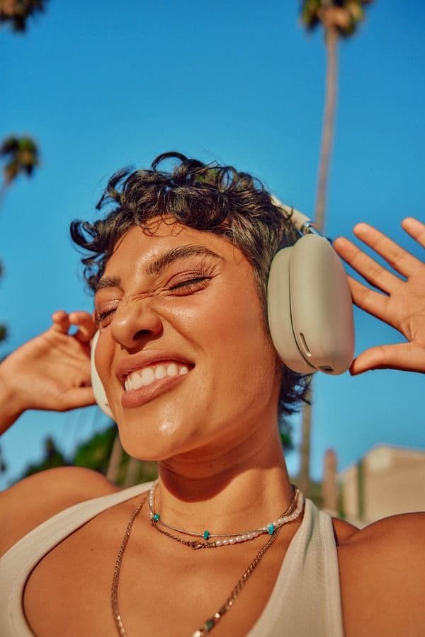 People enjoying entertainment and happiness on algoChat platform